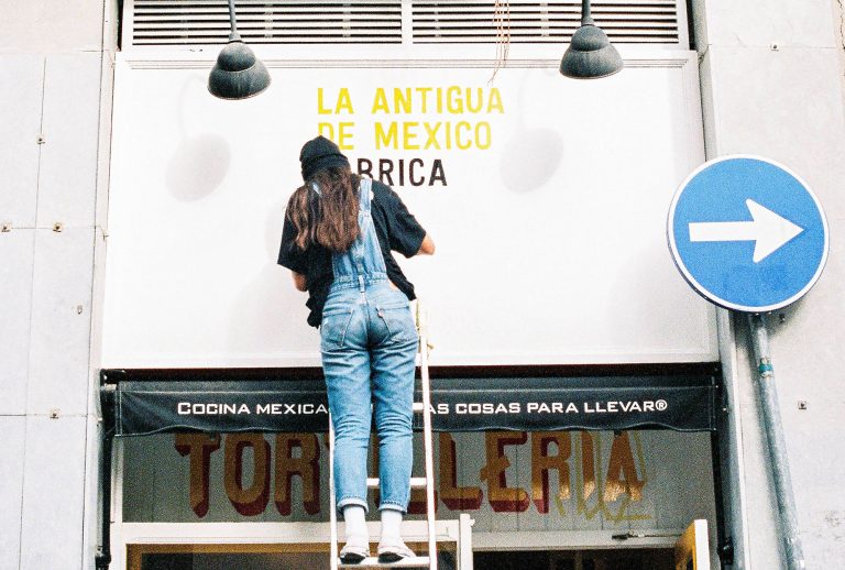 Barcelona Sign paint